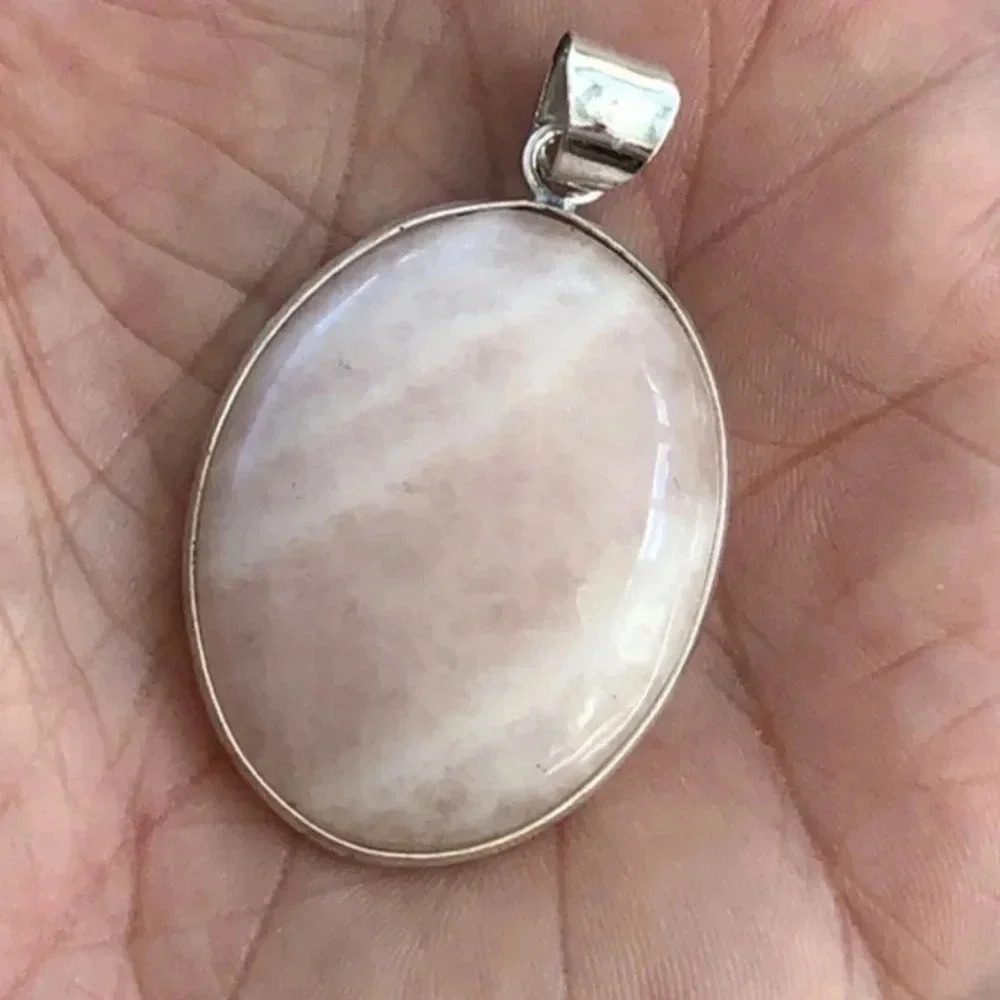Beautiful Large Oval Rose Quartz Necklace Pendant NWT